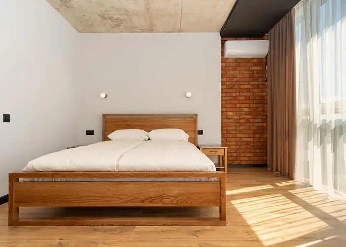 Summit Hotel *