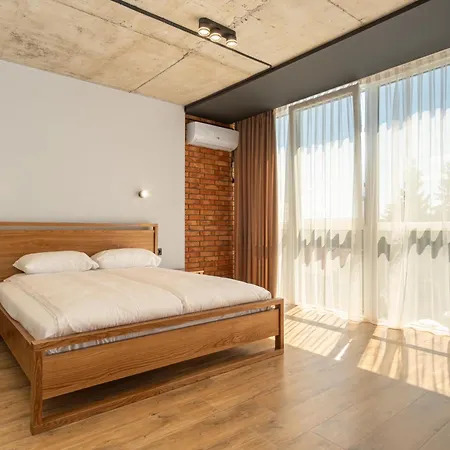 Summit * יבלוניצה