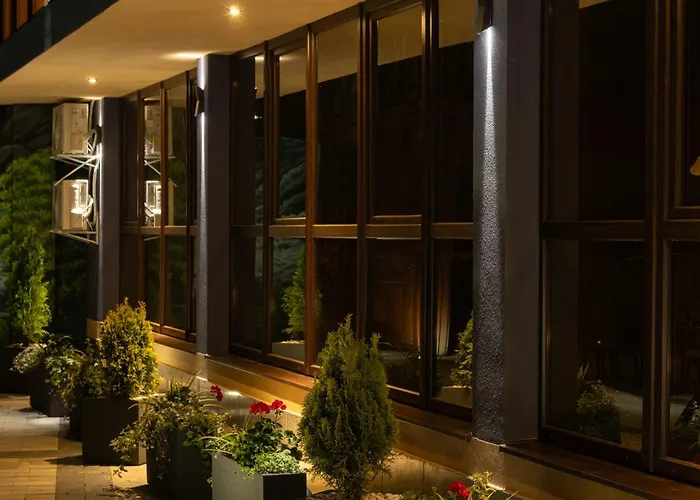 Summit Hotell *